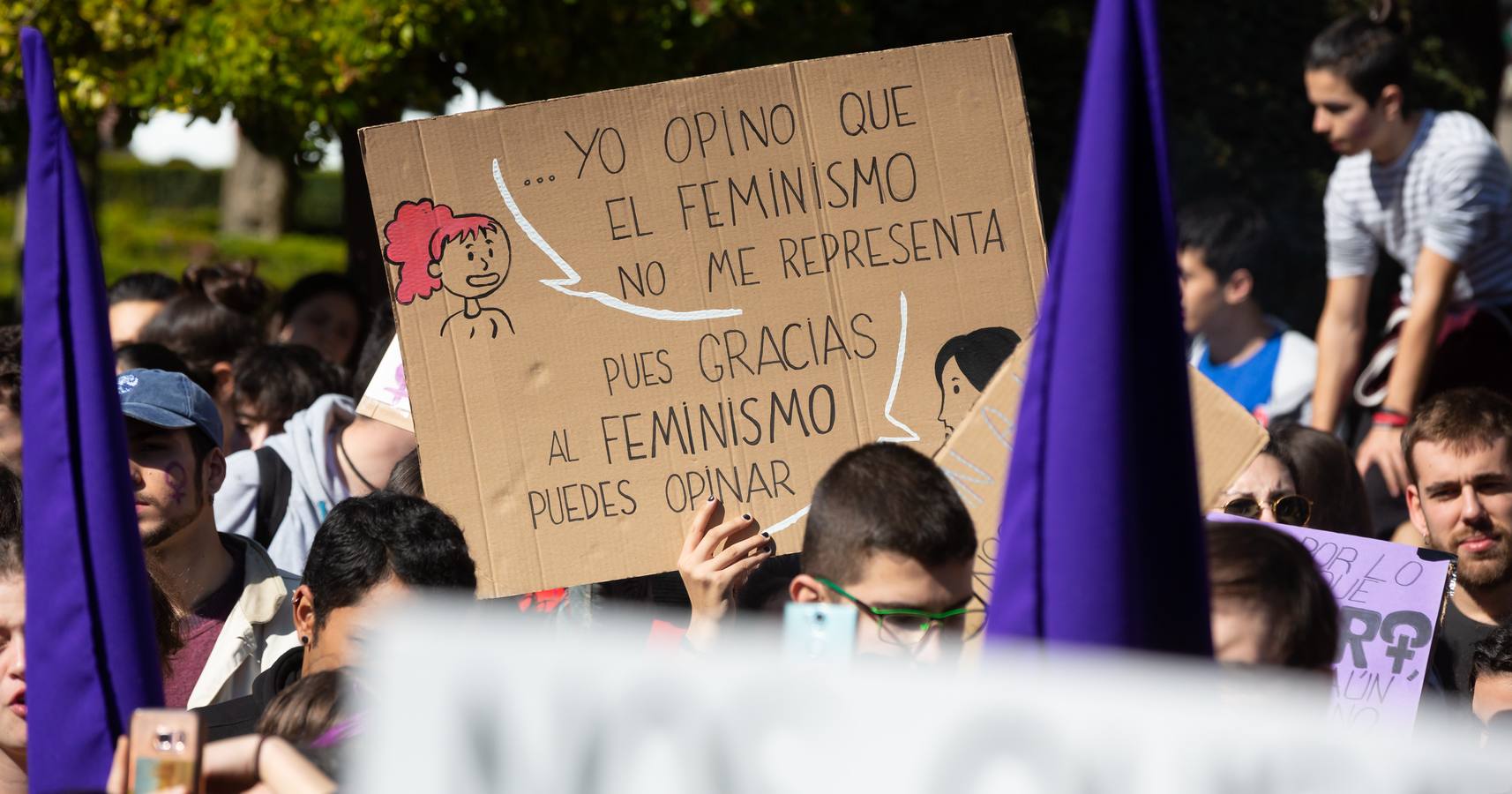 Fotos: La manifestación feminista estudiantil en Logroño, de camino a La Concha