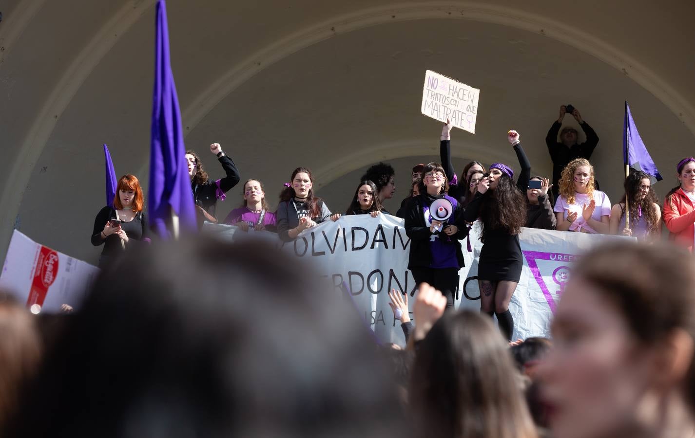 Fotos: La manifestación feminista estudiantil en Logroño, de camino a La Concha