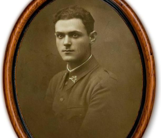 De uniforme. Eliseo Pinedo durante el servicio militar. :