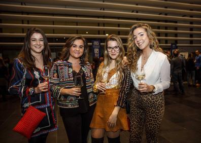 Imagen secundaria 1 - Arriba, Lino Jacinto Gregorio, Sandra Rodríguez, Yeray Roca, Jezibel Tirado y José Carlos Cuba. Abajo a la izquierda, Iciar Gallo, Elena Clavijo, Liuba Letoroba y Sandra Martínez. A la derecha, Cristina San Tomás, Carmen Villaro, Marina Ramírez y Sara Medrano.