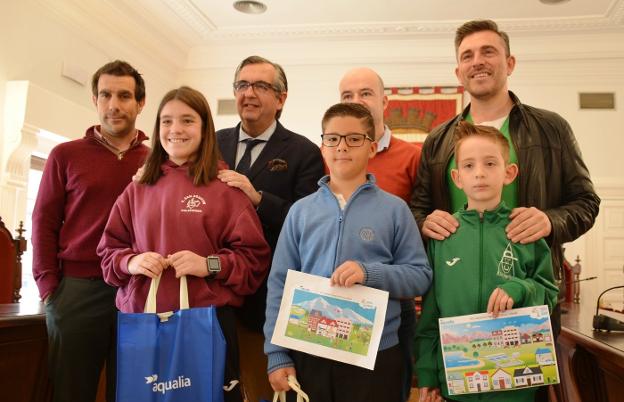 Los finalistas, en la entrega de premios en el Consistorio. 