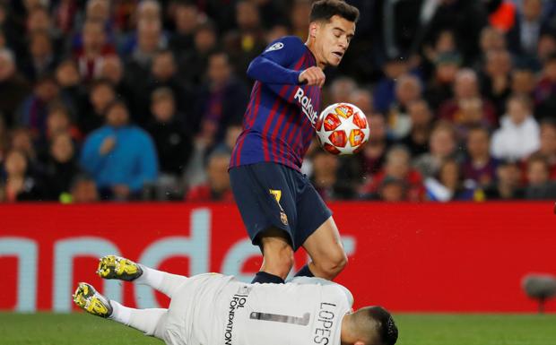 Coutinho chocó con Lopes en una acción previa al 2-0 anotado por el brasiileño 