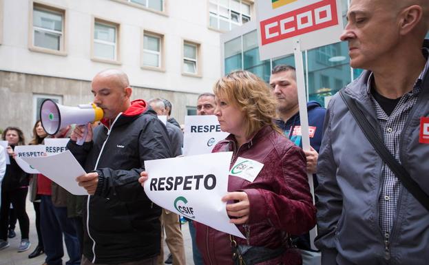 Concentracion de la CSIF de rechazo a agresiones en el San Pedro.