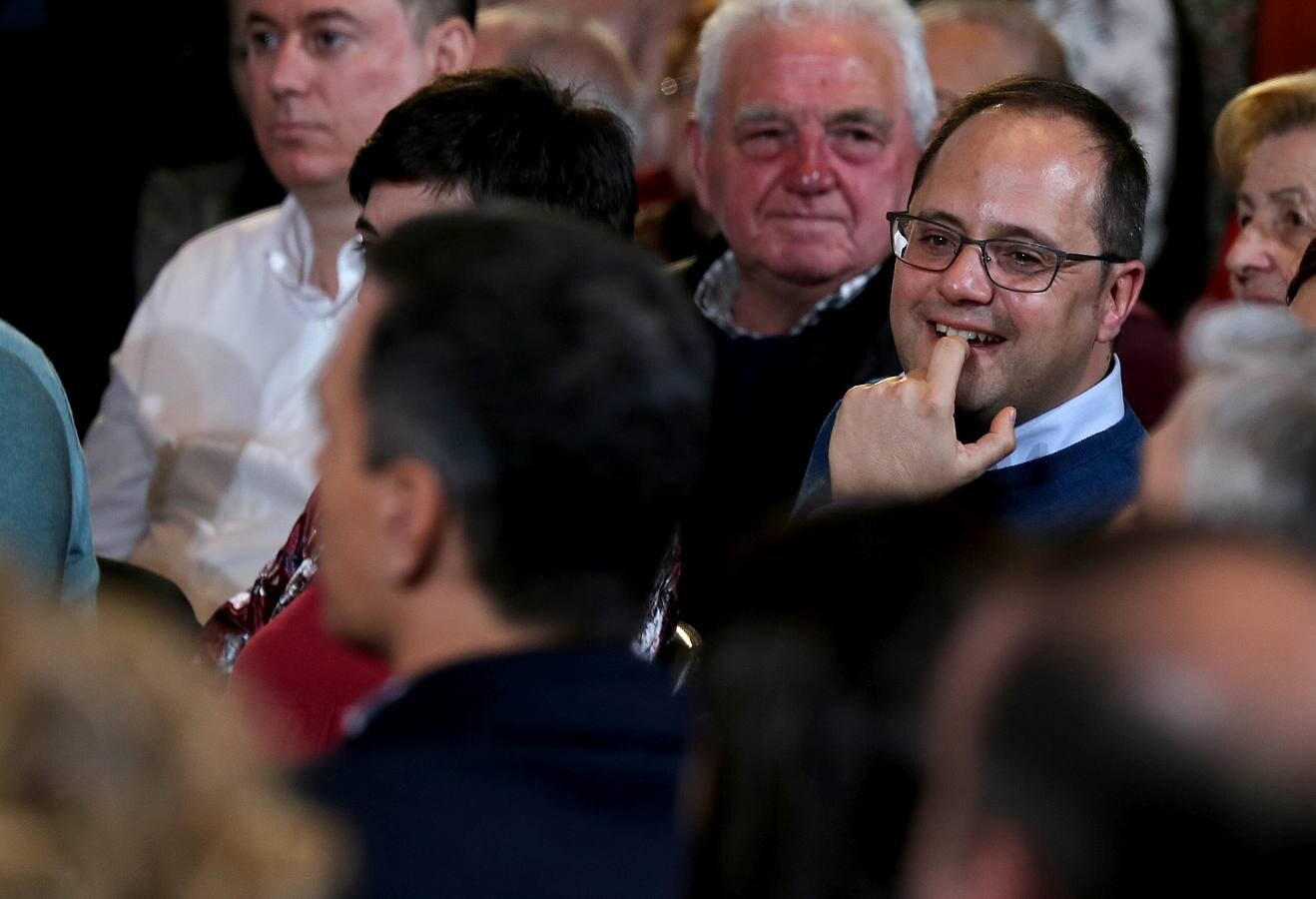 El presidente del Gobierno protagoniza un enfervorizado mitin en Riojaforum y pide el voto para Andreu y Hermoso de Mendoza