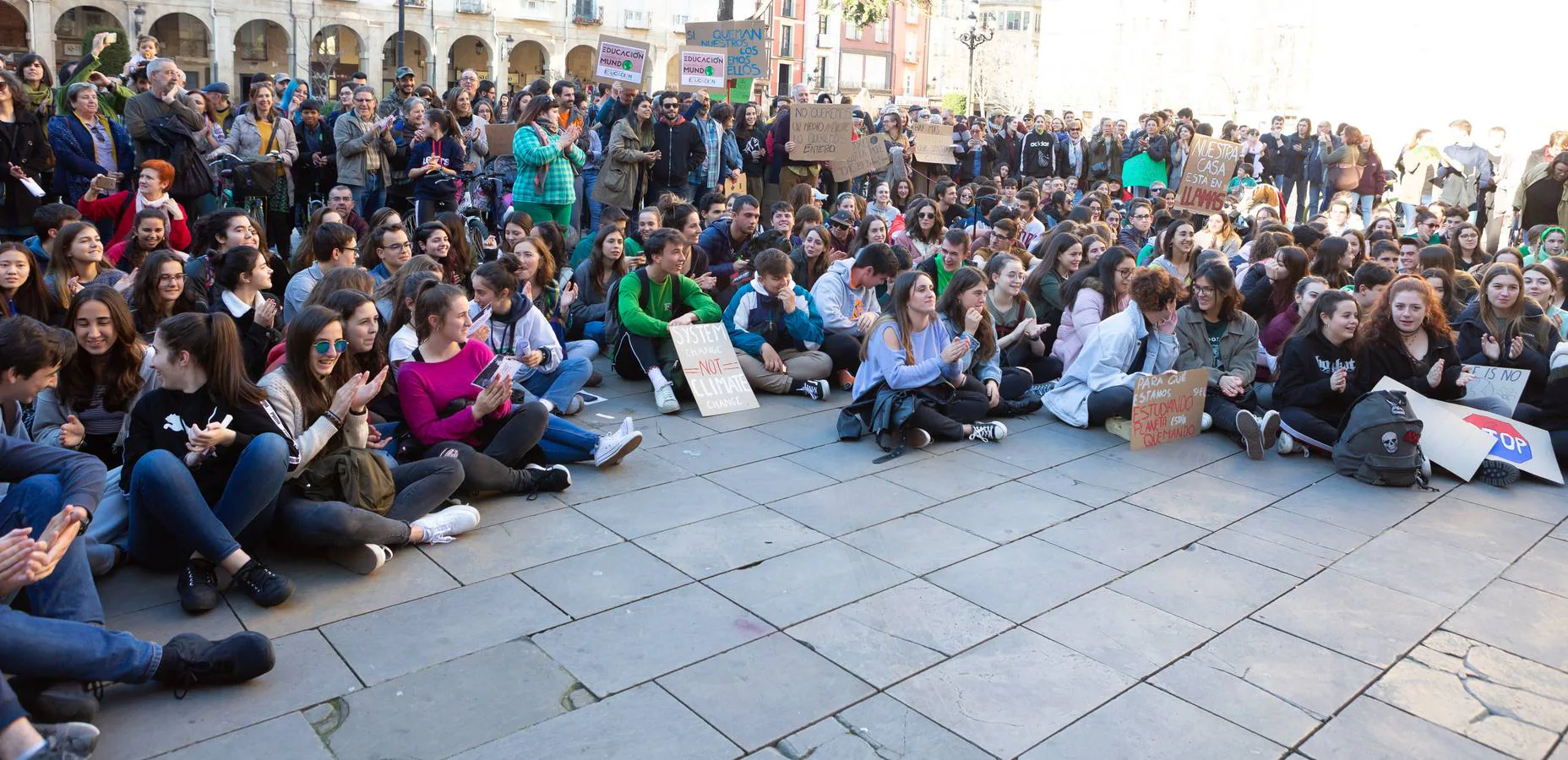 El 15M Climático ha reunido a varios centenares de personas en su primera cita