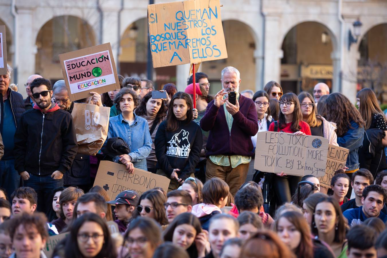 El 15M Climático ha reunido a varios centenares de personas en su primera cita