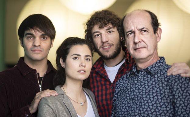 Eneko Sagardoy, Loreto Mauleón, Jon Olivares y Mikel Laskurain, la familia de Miren y Joxian.