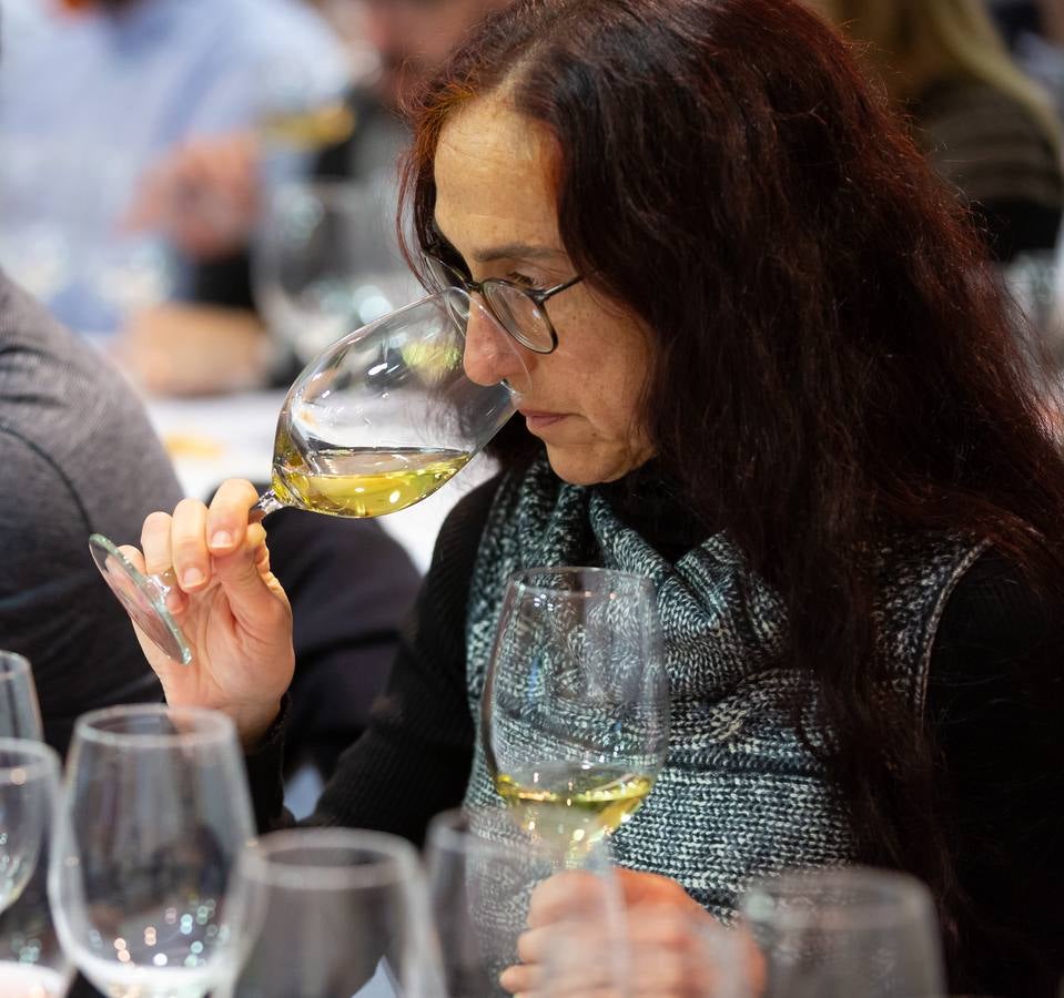 Esperanza Elías, enóloga de Rioja Vega, presentó los nuevos vinos de la bodega de Viana.