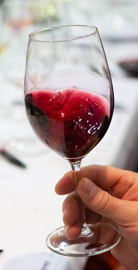 Esperanza Elías, enóloga de Rioja Vega, presentó los nuevos vinos de la bodega de Viana.