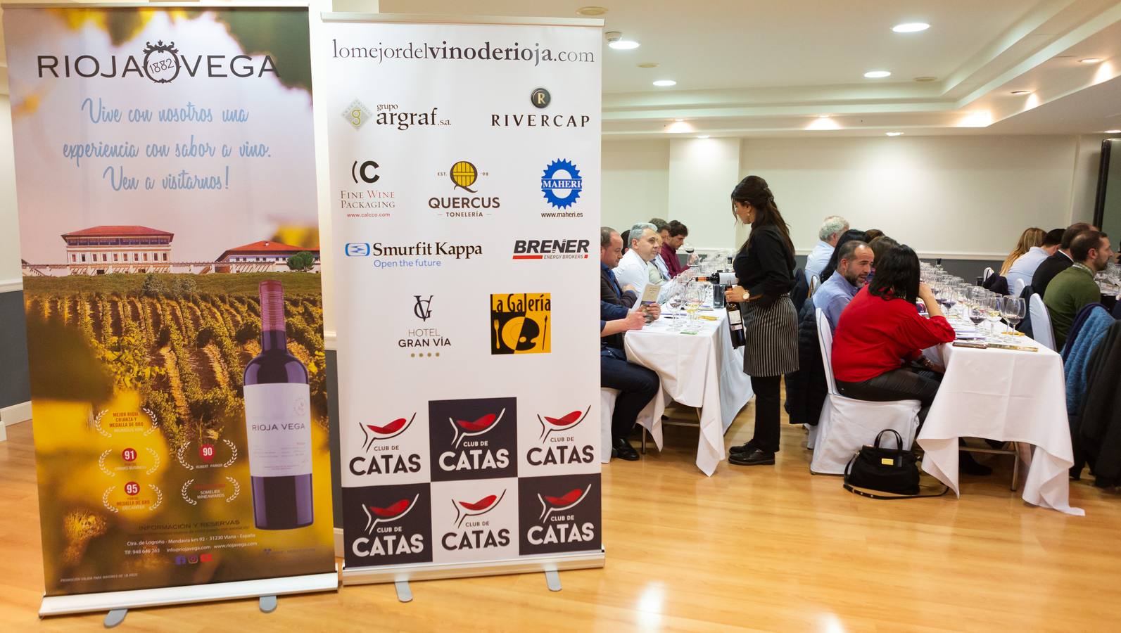 Esperanza Elías, enóloga de Rioja Vega, presentó los nuevos vinos de la bodega de Viana.