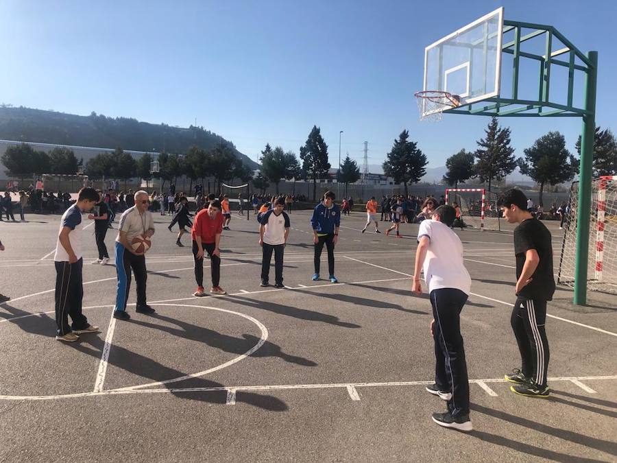 Más de 800 jóvenes se reúnen en el Bachillerato Santa María para jugar a fútbol, baloncesto y voleibol