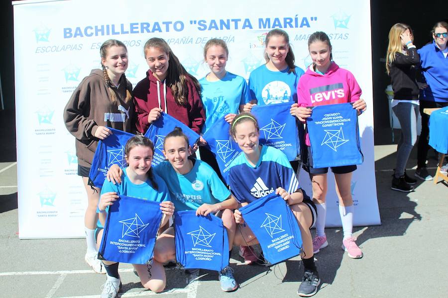 Más de 800 jóvenes se reúnen en el Bachillerato Santa María para jugar a fútbol, baloncesto y voleibol