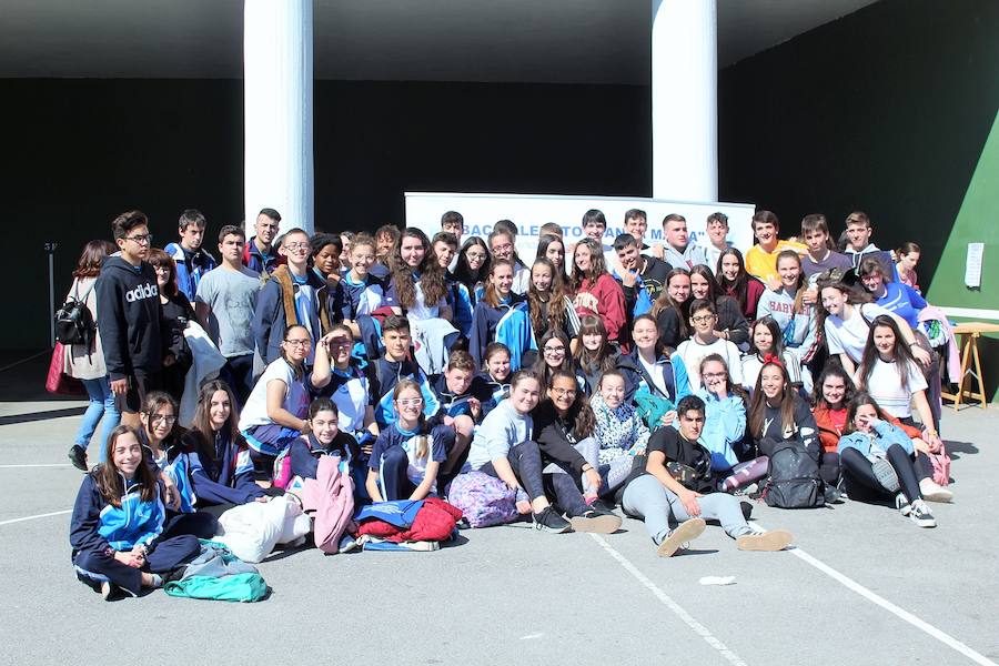 Más de 800 jóvenes se reúnen en el Bachillerato Santa María para jugar a fútbol, baloncesto y voleibol