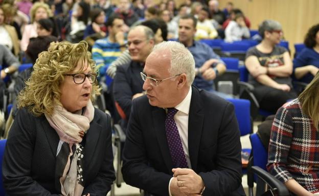 Ceniceros con la presidenta de Aspace-Rioja, Manuela Muro.