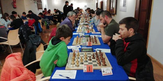 Imagen de las múltiples partidas durante el torneo. :: 