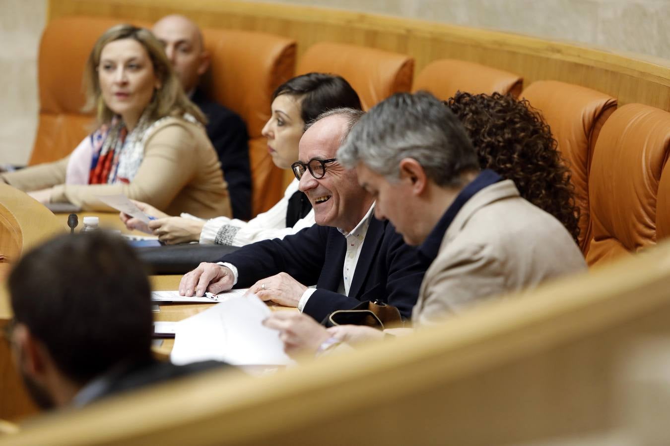 Fotos: Pleno en el Parlamento, los gestos y las conversaciones