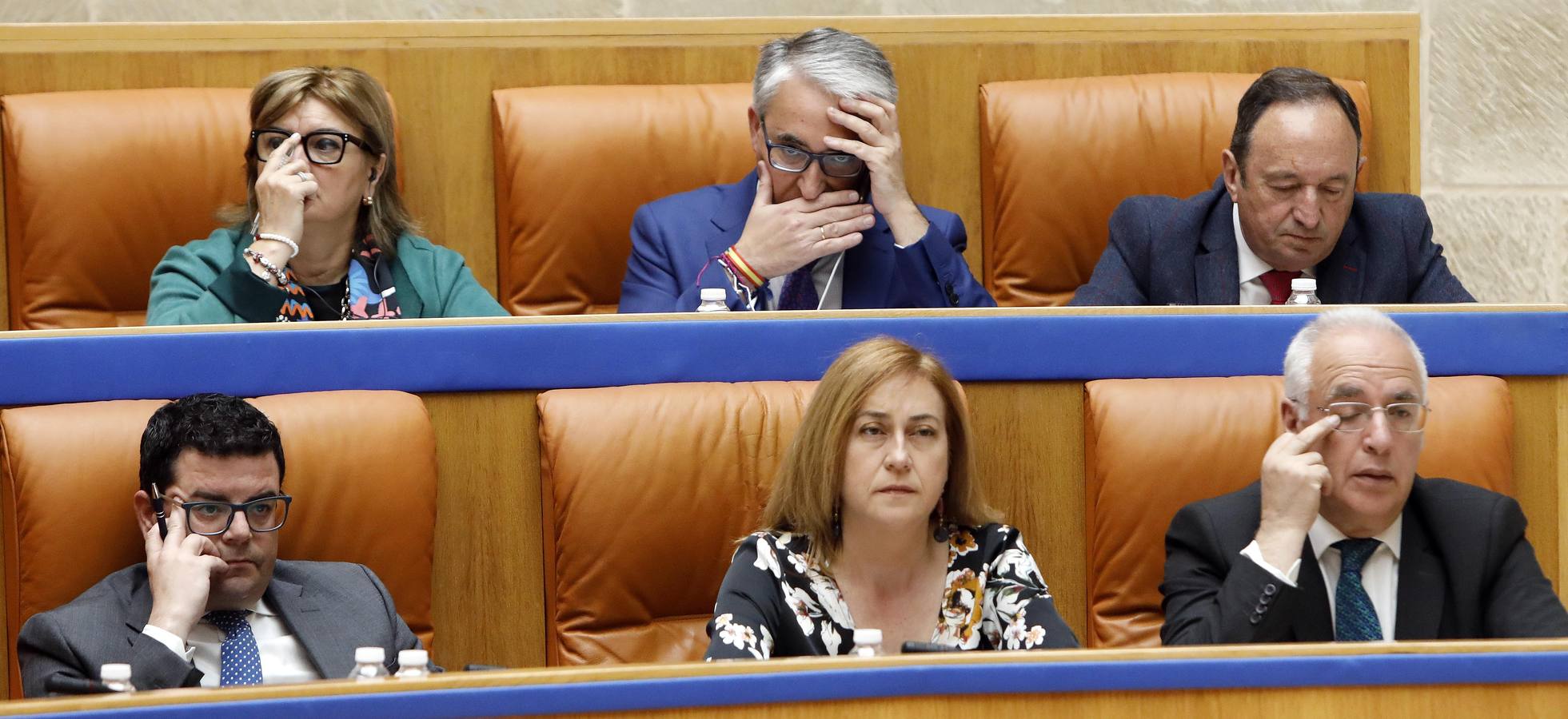 Fotos: Pleno en el Parlamento, los gestos y las conversaciones