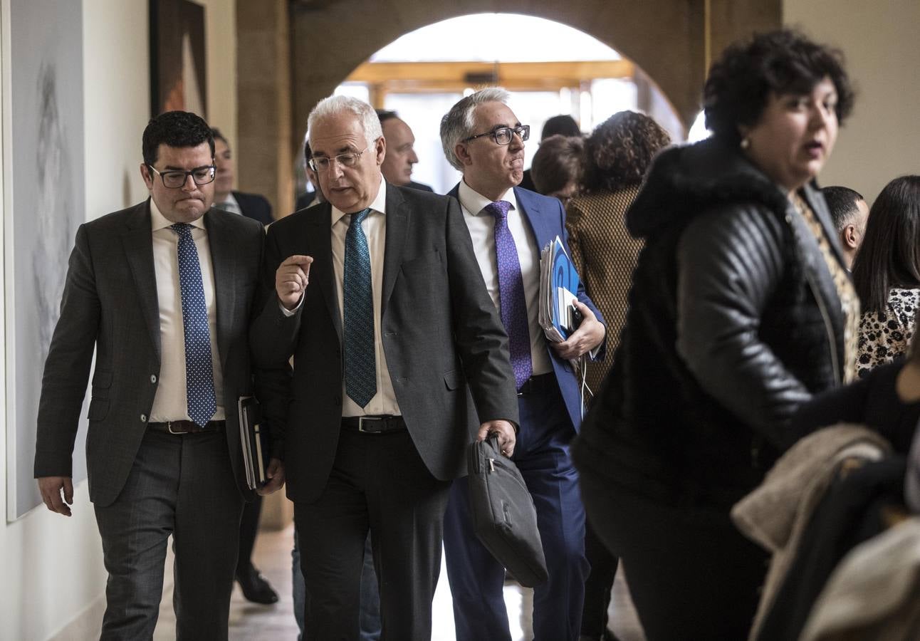 Fotos: Pleno en el Parlamento, los gestos y las conversaciones