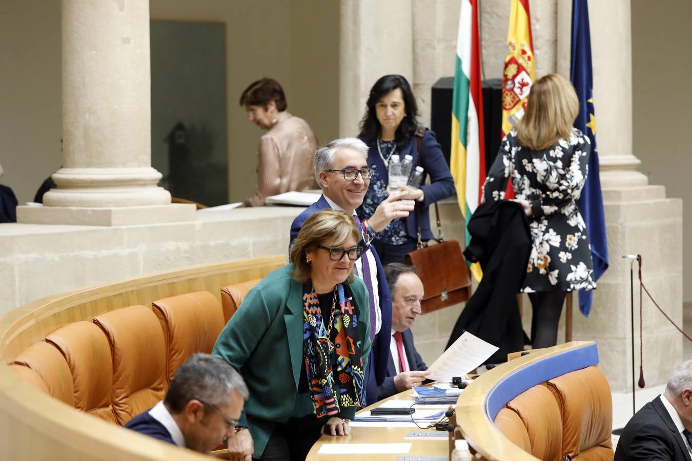 Fotos: Pleno en el Parlamento, los gestos y las conversaciones