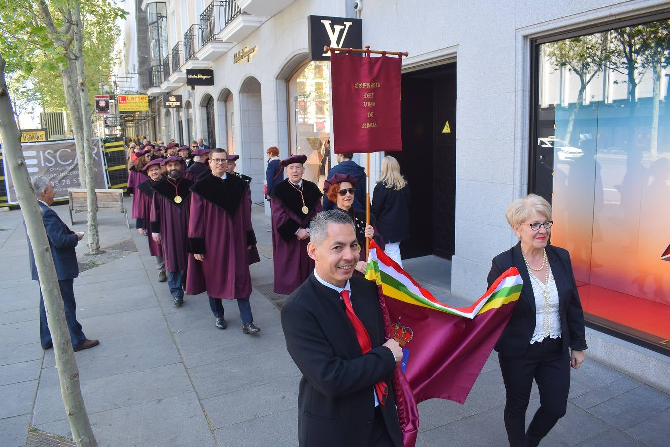 La Cofradía del Vino de Rioja ha investido como Cofrade de Honor al Centro Riojano de Madrid