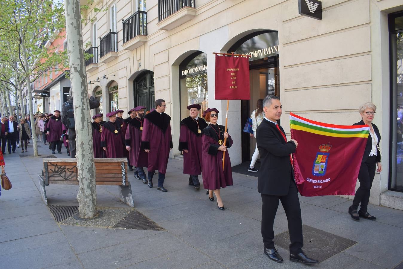 La Cofradía del Vino de Rioja ha investido como Cofrade de Honor al Centro Riojano de Madrid