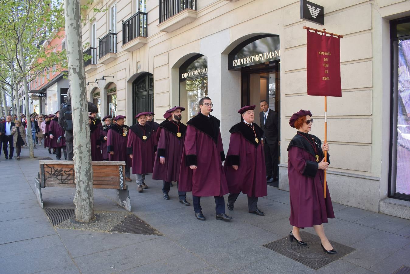 La Cofradía del Vino de Rioja ha investido como Cofrade de Honor al Centro Riojano de Madrid