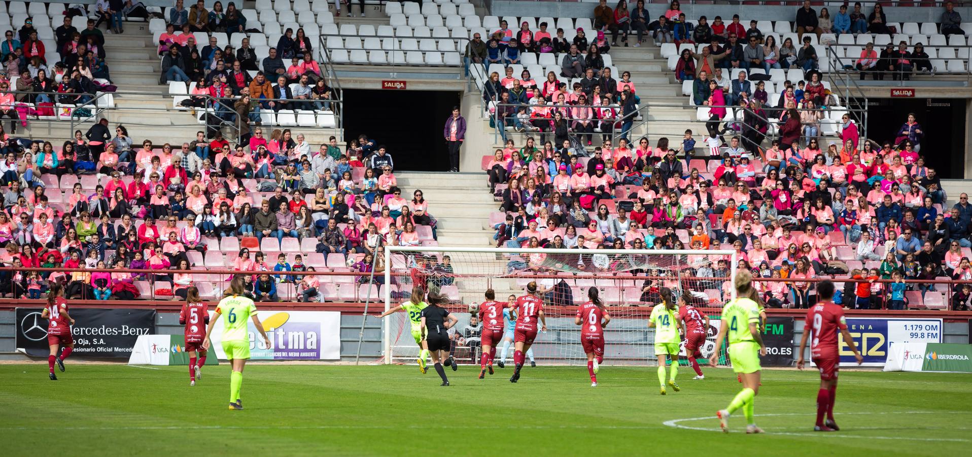 Fotos: Las Gaunas se tiñe de rosa