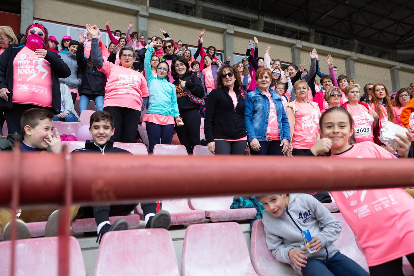 Fotos: Las Gaunas se tiñe de rosa