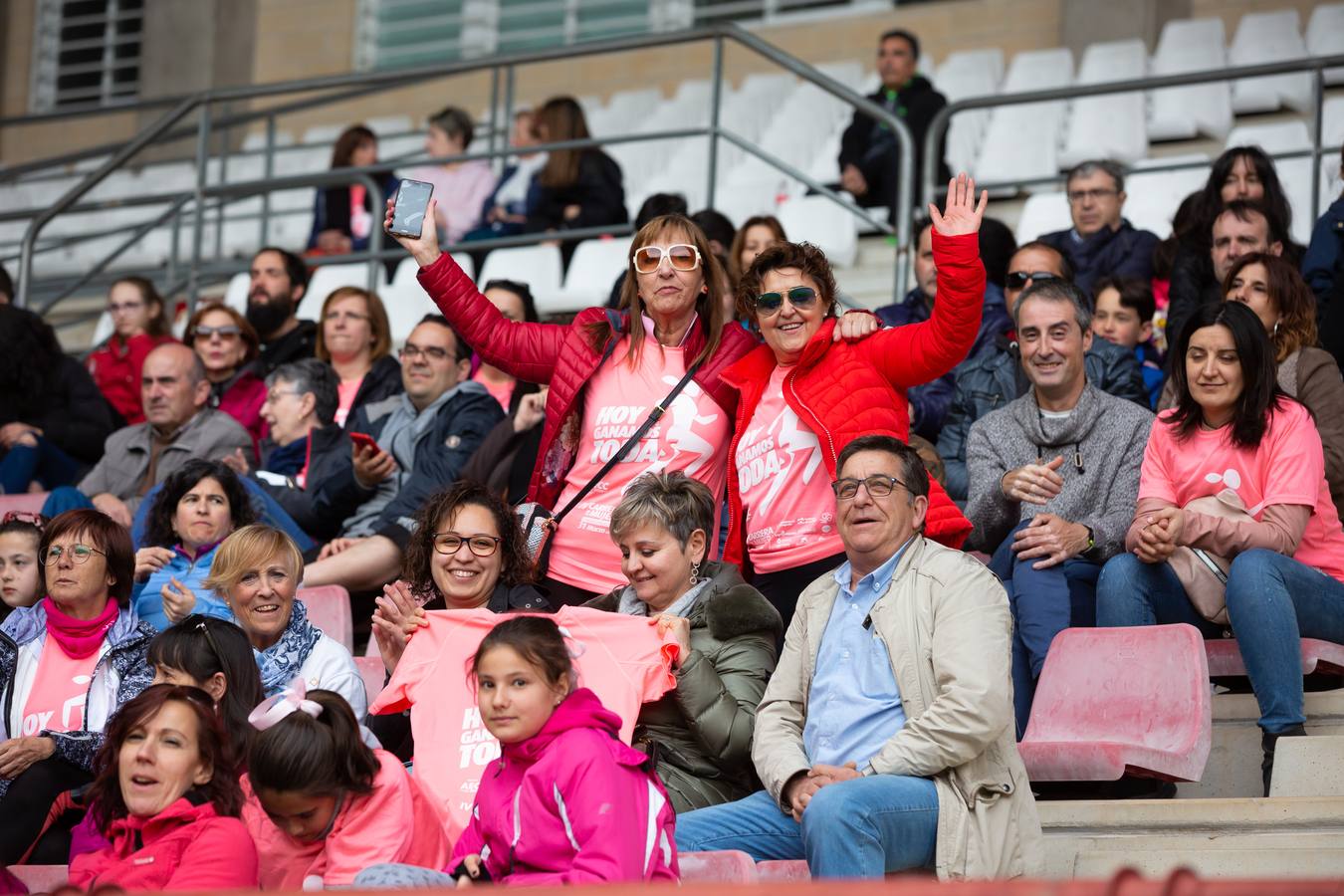 Fotos: Las Gaunas se tiñe de rosa