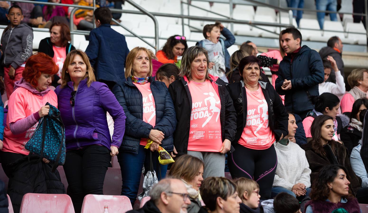 Fotos: Las Gaunas se tiñe de rosa