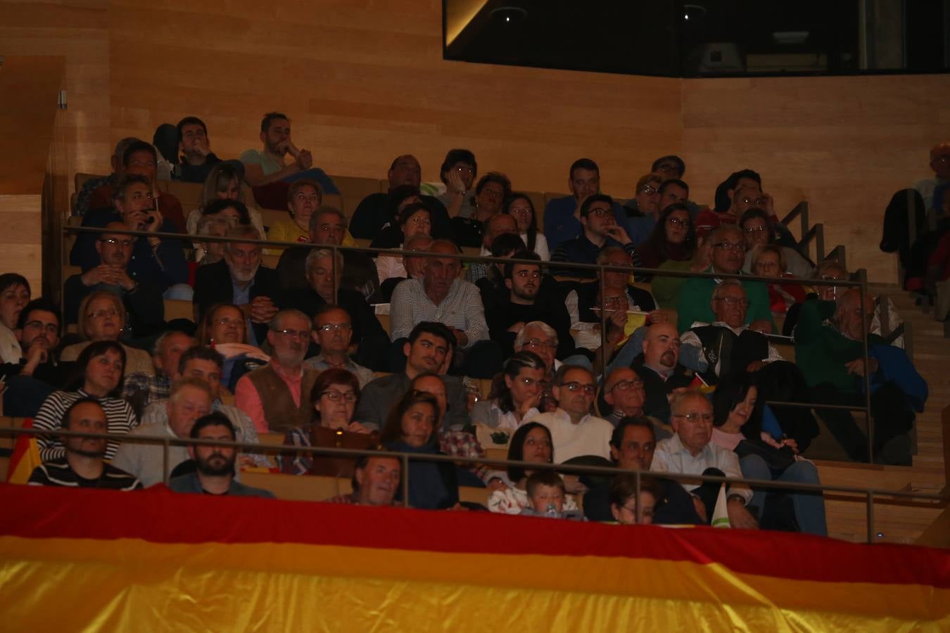 Repleto estuvo el Auditorio del Palacio de Congresos de Logroño para escuchar a Santiago Abascal