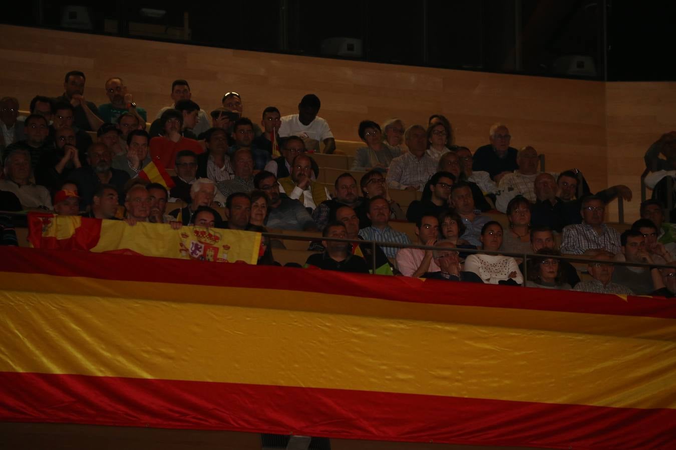 Repleto estuvo el Auditorio del Palacio de Congresos de Logroño para escuchar a Santiago Abascal