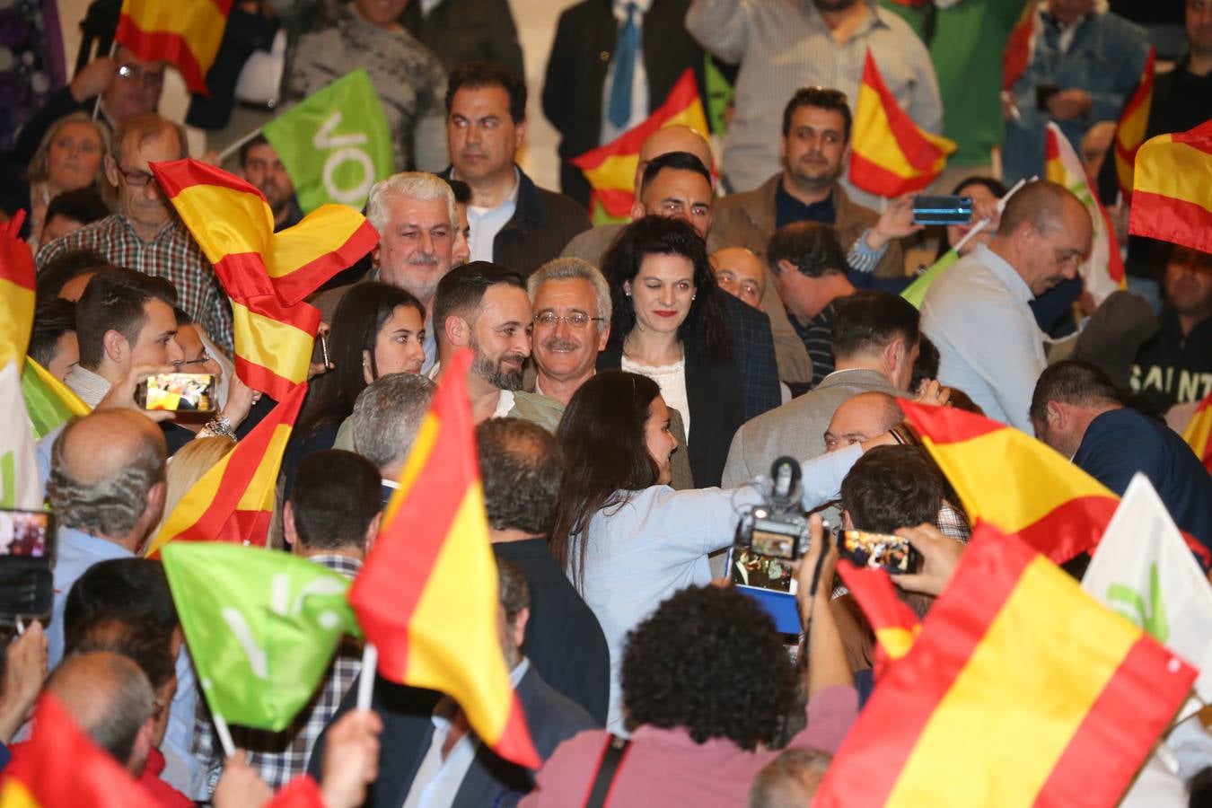 Repleto estuvo el Auditorio del Palacio de Congresos de Logroño para escuchar a Santiago Abascal