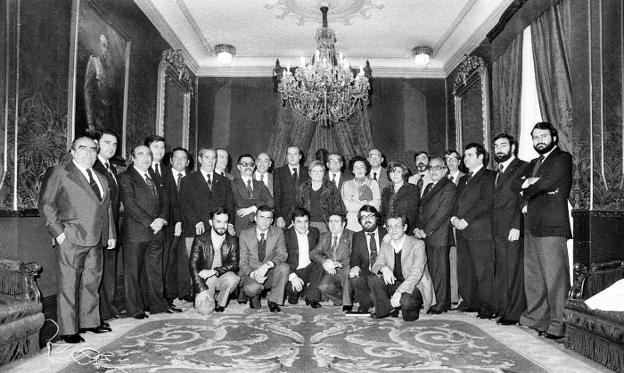 Primera corporación democrática del Ayuntamiento de Logroño. :: foto teo (archivo casa de la imagen)