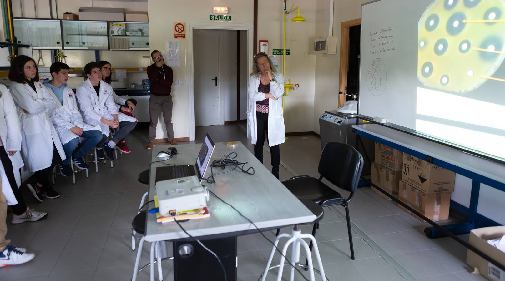 Hasta mayo por las instalaciones del edificio Científico Tecnológico pasarán cerca de 2.500 alumnos de Enseñanzas Medias de La Rioja que pondrán a prueba su vocación científica