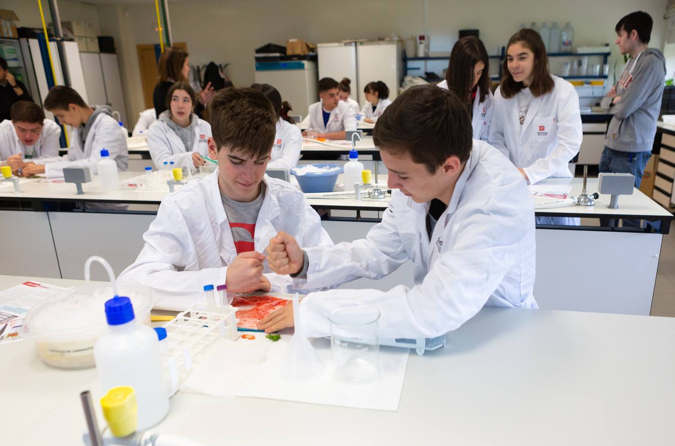 Hasta mayo por las instalaciones del edificio Científico Tecnológico pasarán cerca de 2.500 alumnos de Enseñanzas Medias de La Rioja que pondrán a prueba su vocación científica