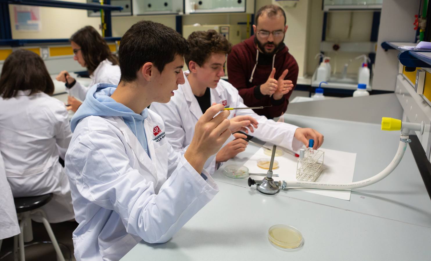 Hasta mayo por las instalaciones del edificio Científico Tecnológico pasarán cerca de 2.500 alumnos de Enseñanzas Medias de La Rioja que pondrán a prueba su vocación científica