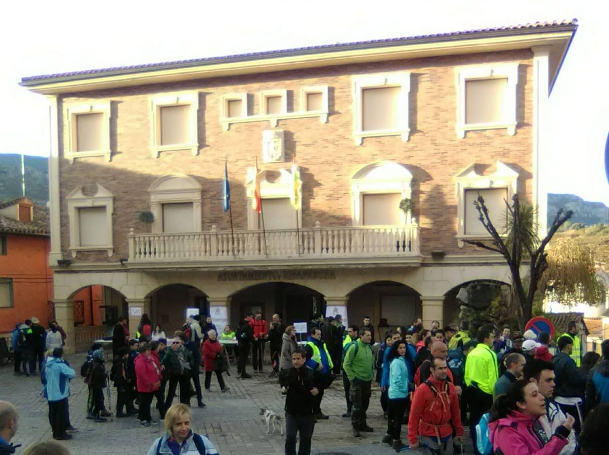 La VIII marcha senderista 'Valle del Leza', en Ribafrecha, ha contado con 250 participantes