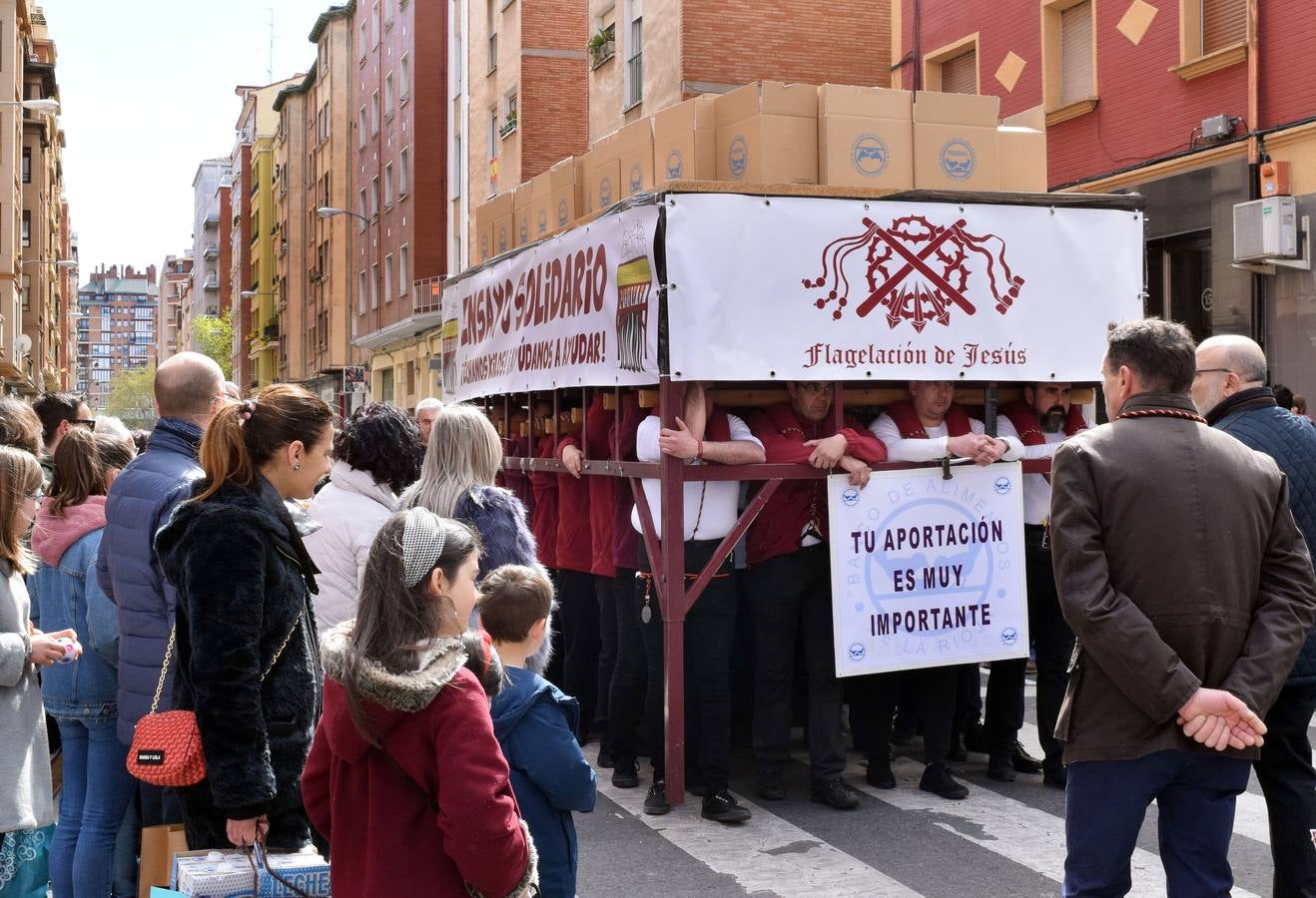 Fotos: La Cofradía de la Flagelación recoge 543 kilos de comida en su ensayo solidario