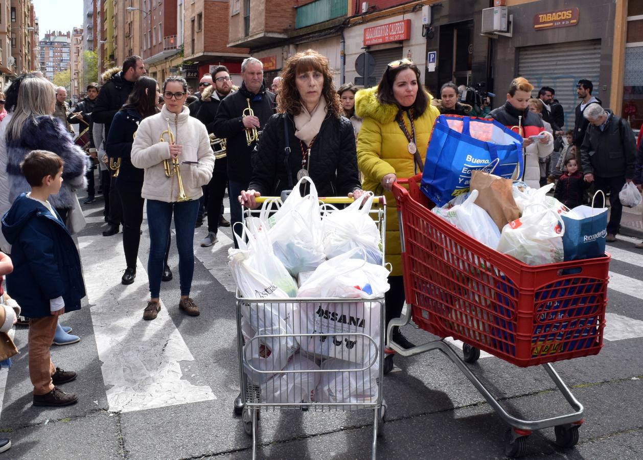 Fotos: La Cofradía de la Flagelación recoge 543 kilos de comida en su ensayo solidario