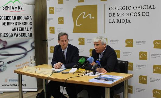 Rafael Crespo y Carlos Piserra, en la presentación del encuentro médico.