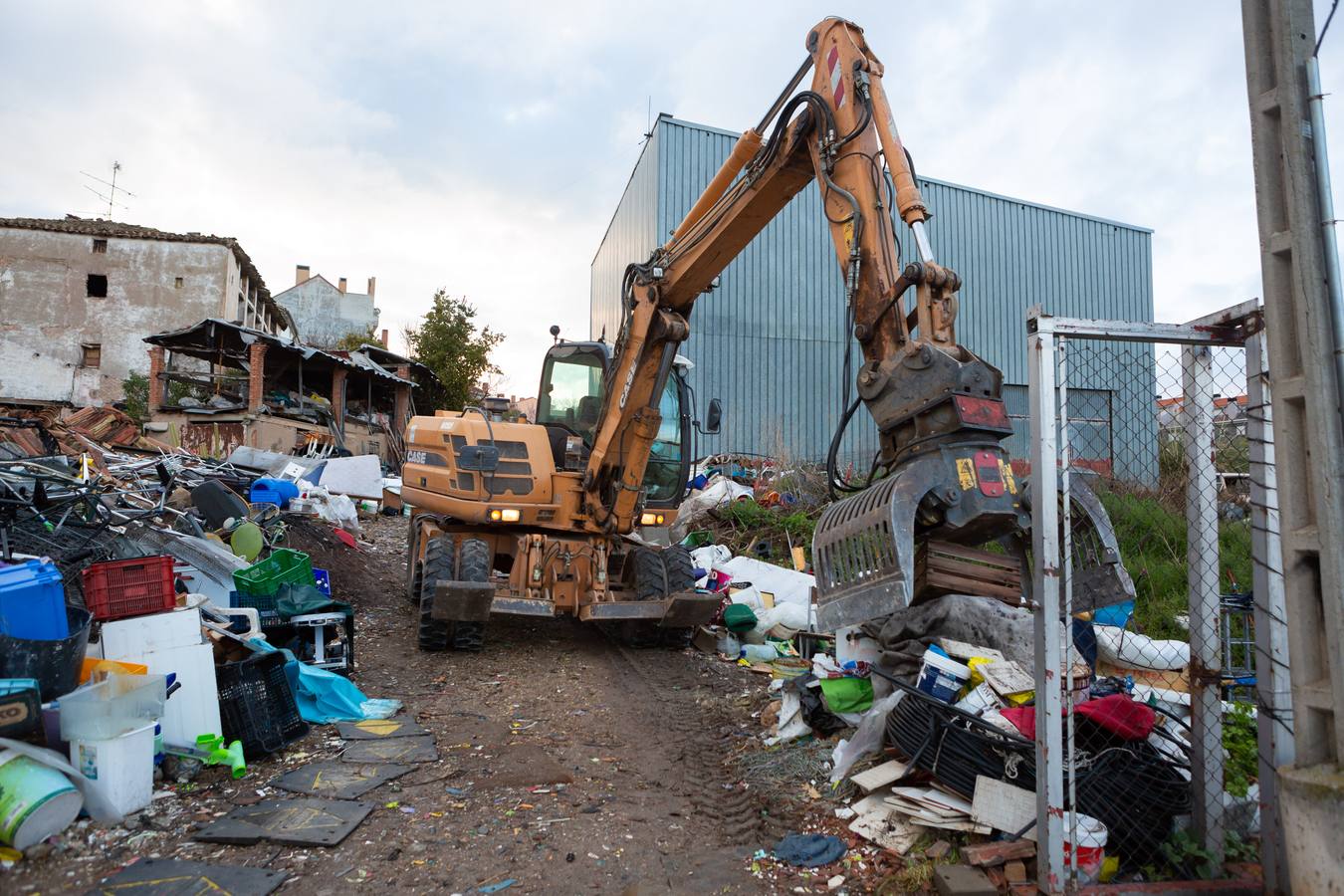 Se trata de una finca de más de 3.000 m2 plagada de basura en el centro de la ciudad, un problema que tenía el municipio hace más de diez años