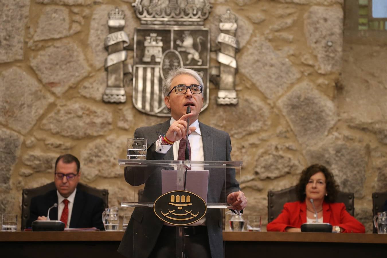 El pleno del Parlamento aprueba por unanimidad (y algún reproche final) la reforma de la principal norma rectora de La Rioja