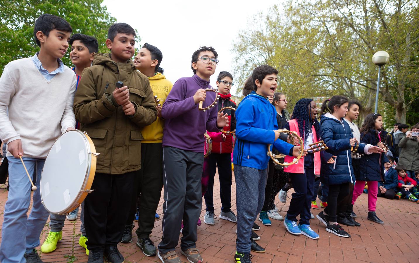 Fotos: Escolares riojanos celebran Musiqueando frente al centro Navarrete El Mudo