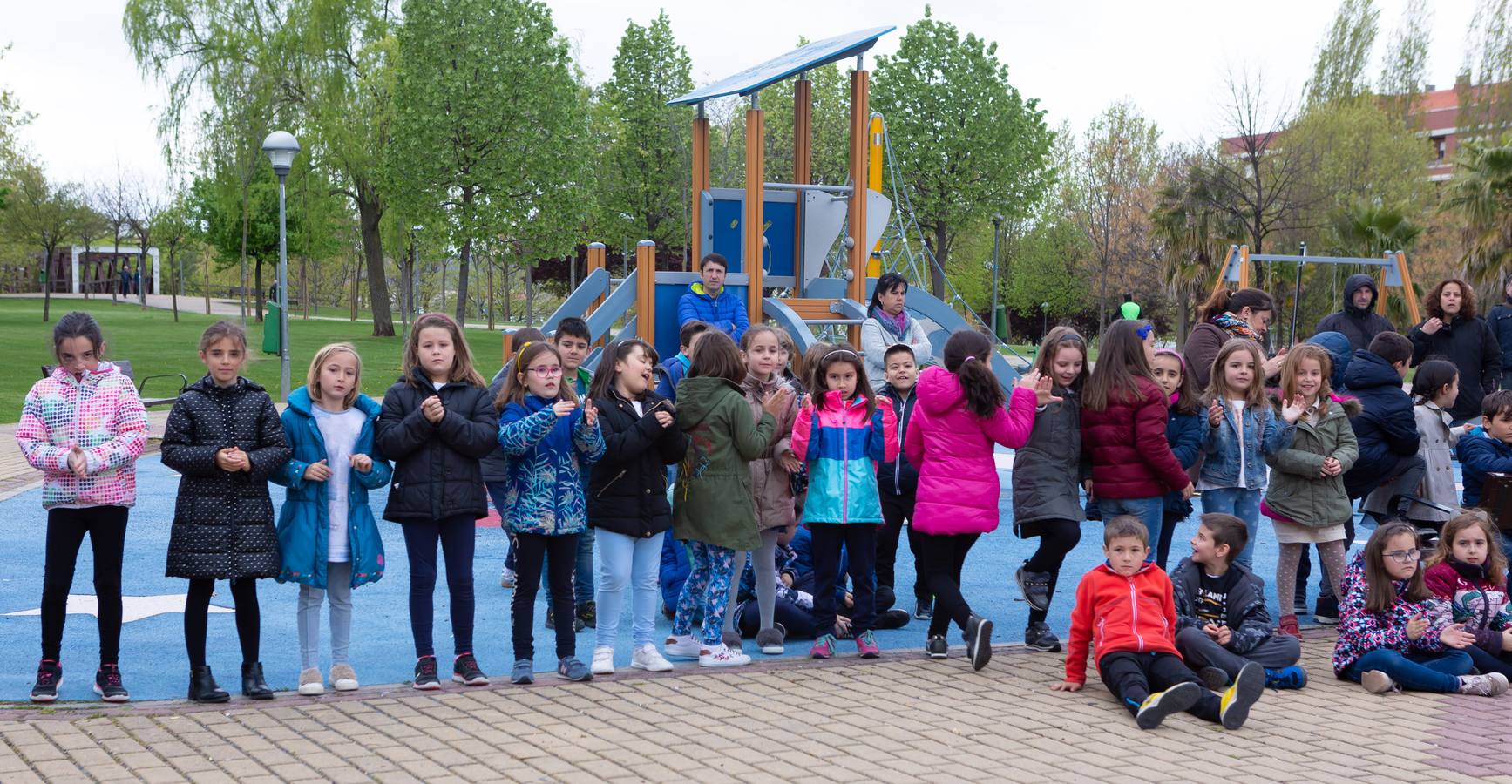 Fotos: Escolares riojanos celebran Musiqueando en el parque San Miguel de Logroño