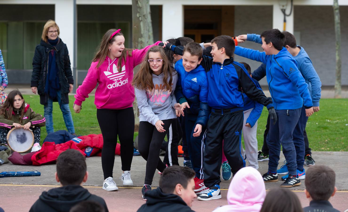 Fotos: Escolares riojanos celebran Musiqueando en el parque San Miguel de Logroño