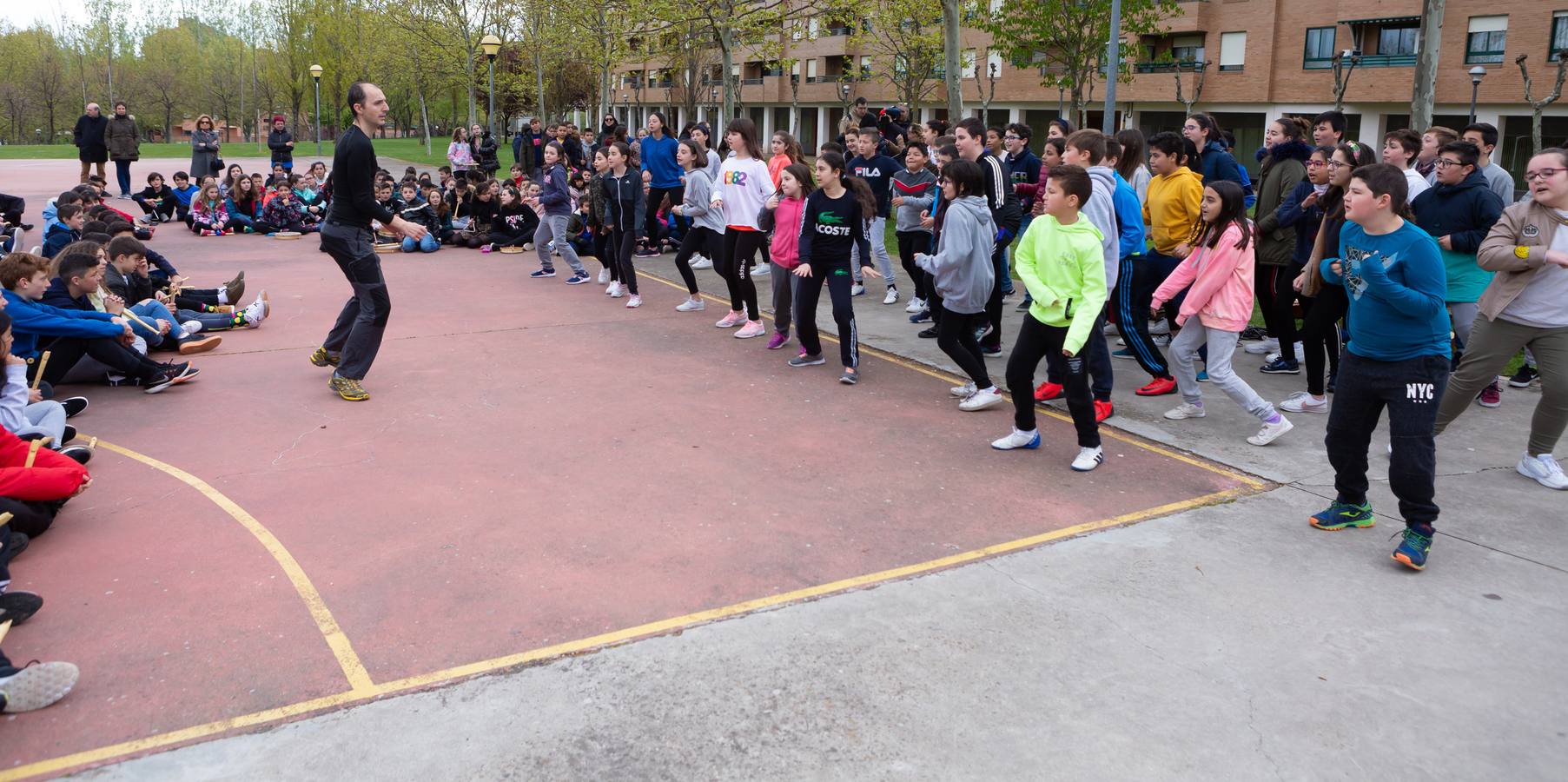 Fotos: Escolares riojanos celebran Musiqueando en el parque San Miguel de Logroño