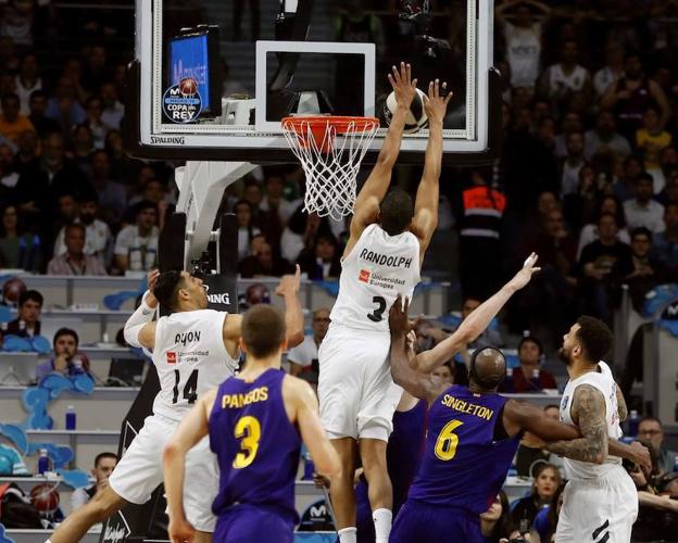 La acción de Randolph sobre Tomic que acabó resolviendo la final de la Copa del Rey de baloncesto. 