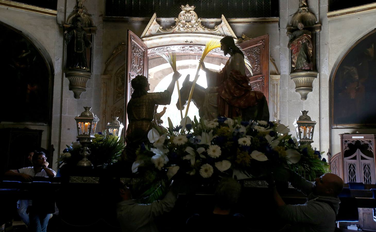 Fotos: La Borriquita se prepara la para la procesión