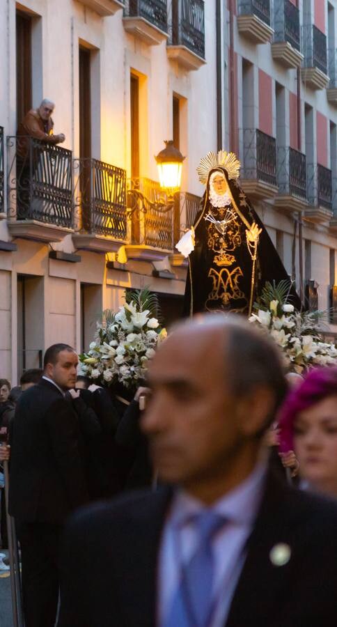 Fotos: La procesión del Viernes de Dolor en Logroño